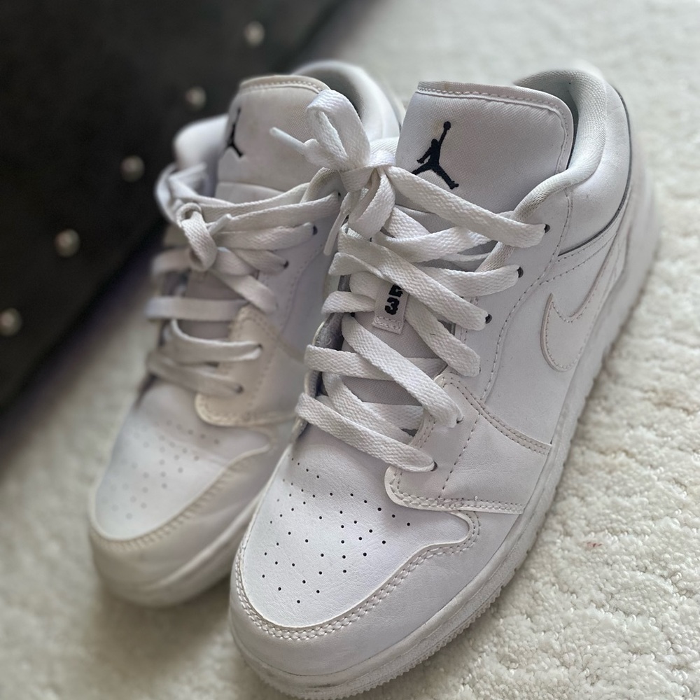 White Lowtop Air Jordan’s